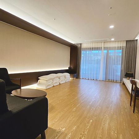 The Qube Resort Jeju Seogwipo Ngoại thất bức ảnh