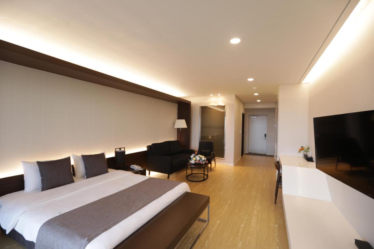The Qube Resort Jeju Seogwipo Ngoại thất bức ảnh