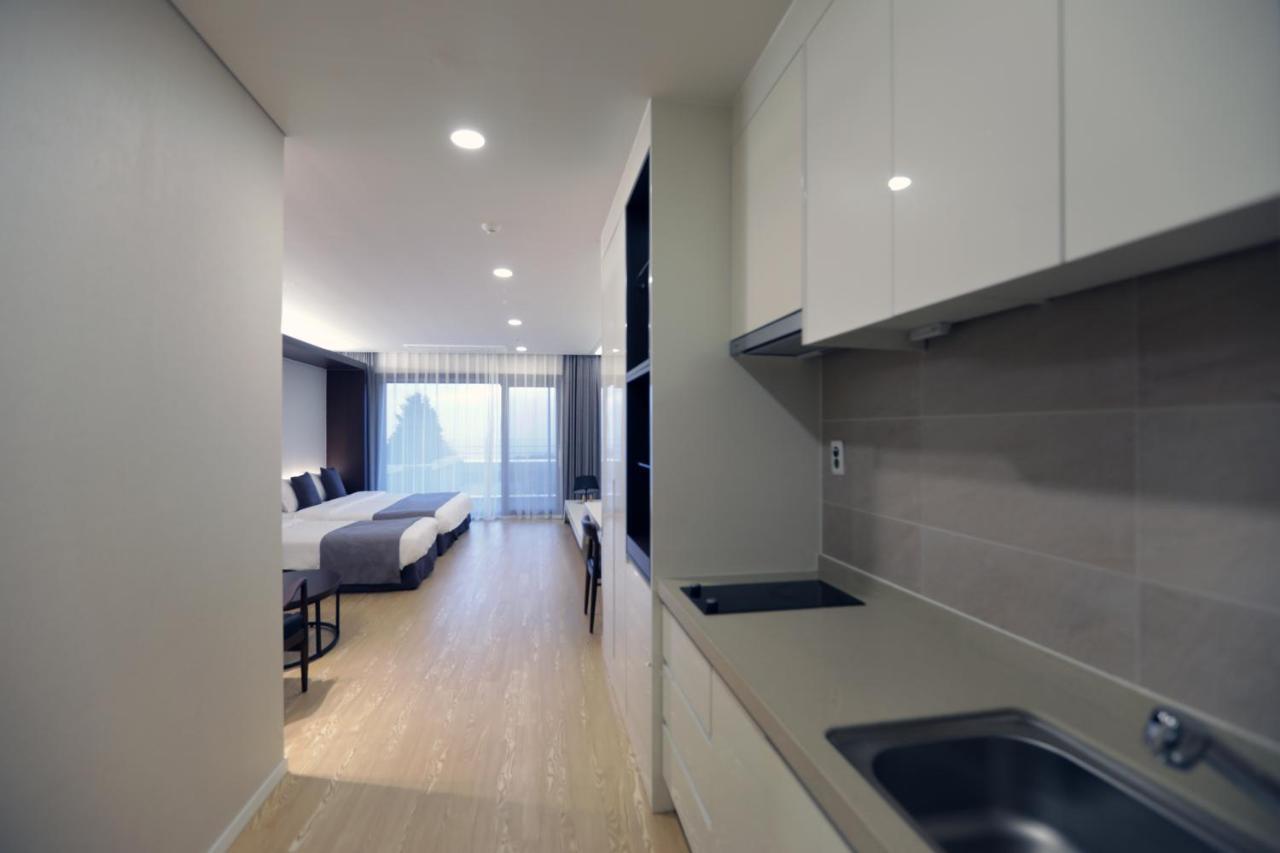 The Qube Resort Jeju Seogwipo Ngoại thất bức ảnh